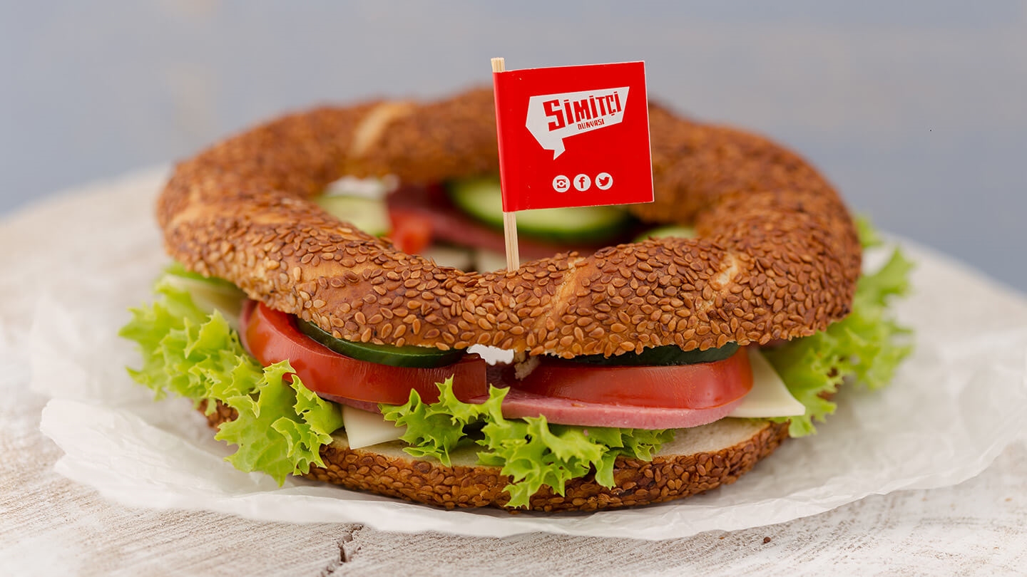 Kaşarlı Salamlı Simit Arası