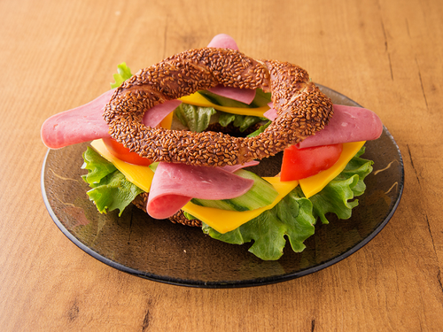 Jambonlu Chedar Peynirli Simit Arası
